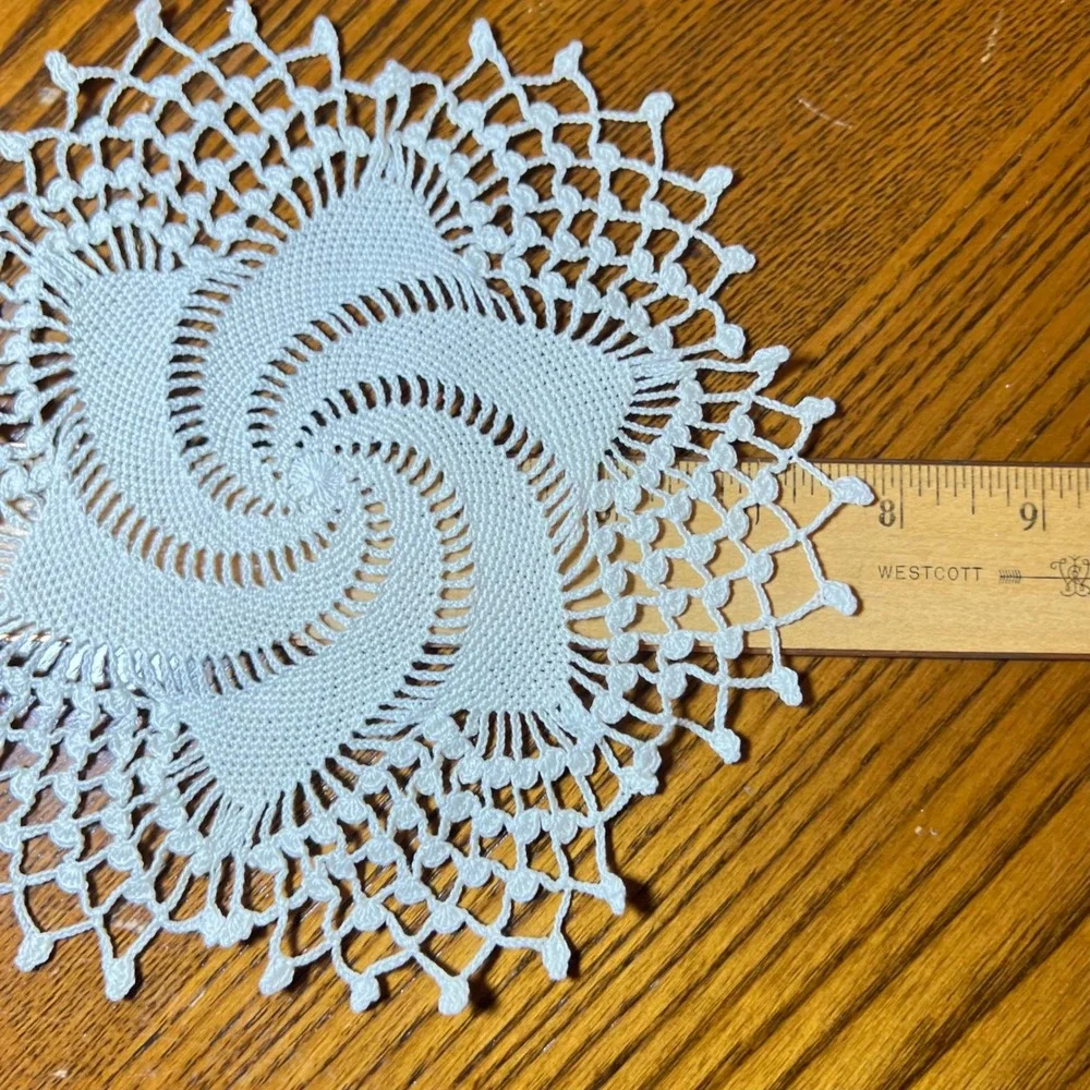 Handmade‎ Crochet Doily Home Decor Spiral Pinwheel Lace Vtg Grandmacore Cottage